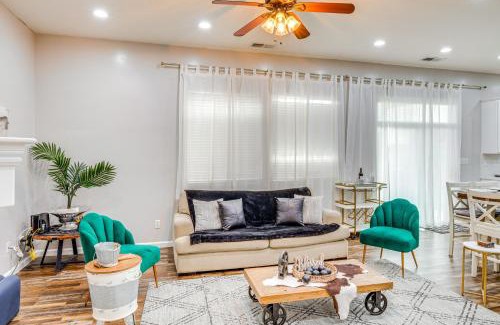 Greenacres House | 8 Mi to Beach Park Bakersfield Gem with Yard!
