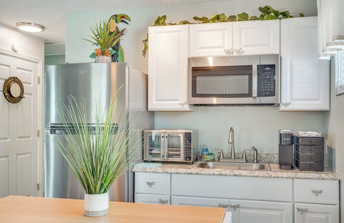 Panama City Apartment | 8 Mi to Beaches: Getaway w/Pool in Panama City!