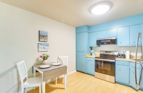 Gulf Breeze Condo | 8 Mi to Beaches: Relaxing Retreat in Gulf Breeze