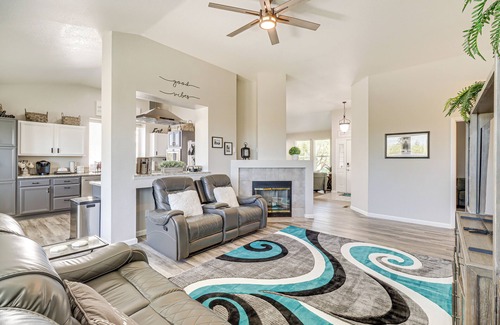 Sparks House | 8 Mi to Dtwn Reno: Cozy Sparks Escape w/Fireplace