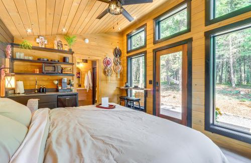 Athol Apartment | 8 Mi to Farragut State Park Wooded Cabin Escape!