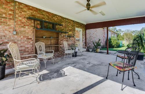 Broussard House | 8 Mi to Lafayette Dog-Friendly Home with Large Yard