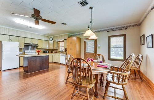 Broussard House | 8 Mi to Lafayette Dog-Friendly Home with Large Yard