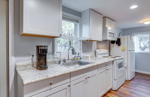 Aberdeen House | ~ 8 Mi to Pinehurst: Cozy Home w/Extended Deck!