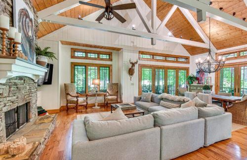 Cullowhee House | 8 Mi to Ski Sapphire! Multi-Level Family Retreat