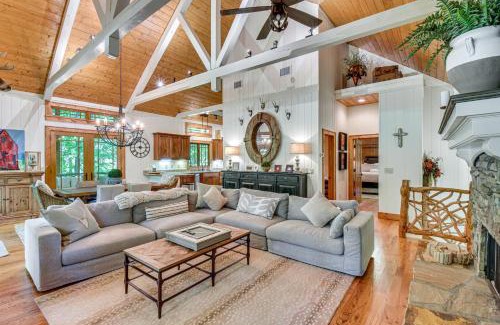 Cullowhee House | 8 Mi to Ski Sapphire! Multi-Level Family Retreat