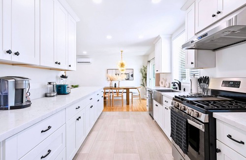 Fullerton House | 8 mins to Disney: Parking + Laundry + Playful Backyard