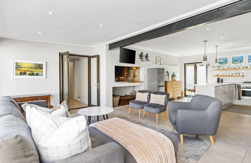 Betty's Bay House | 8 on Nivenia - Five Bedroom House, Sleeps 10