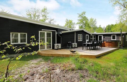 Hoensinge House | 8 person holiday home in Vig-By Traum