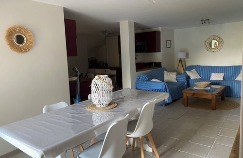 Saint-Paul-en-Foret Villa | 8-person villa in quiet location near lake and beach