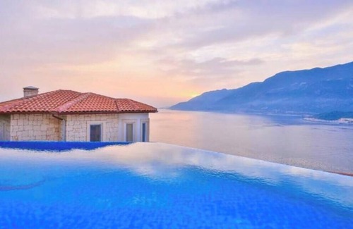 Kas Villa | 8 seater villa with infinity pool cherry
