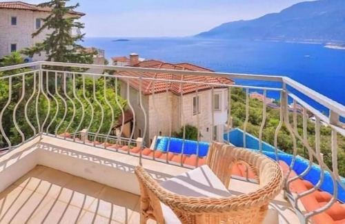 Kas Villa | 8 seater villa with infinity pool cherry