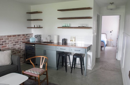 Tulane - Gravier Bed & Breakfast | 8-Suite Guesthouse Sleep 32! - Huge yard