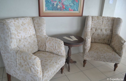 Canlubang Hotel | 8 Suites By Fat Jimmy's