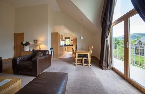 Kenmore Cottage | 8 The Gallops - Upstairs property - sleeps 4 guests in 2 bedrooms