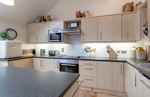 Waren Mill House | 8 The Maltings - Two Bedroom House, Sleeps 4