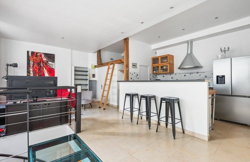 Epinettes Apartment | 80 m² duplex loft-style architect-designed apartment with private garden