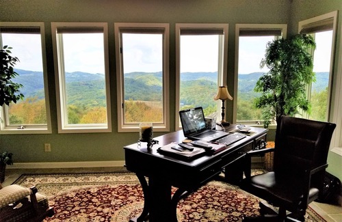 Blowing Rock House | 80 mile view, 4100 ft elevation, pool table, hot tub, fire pit, large rooms