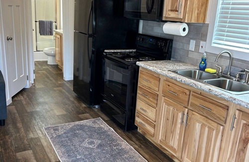 Honey Grove Cabin | 803 Charming cabin with WiFi and AC in serene Honey Grove