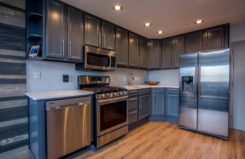 Old Fourth Ward Condo | 804 Barn Wall, 1 FREE Park, Modern Dt, 300 MB Wifi