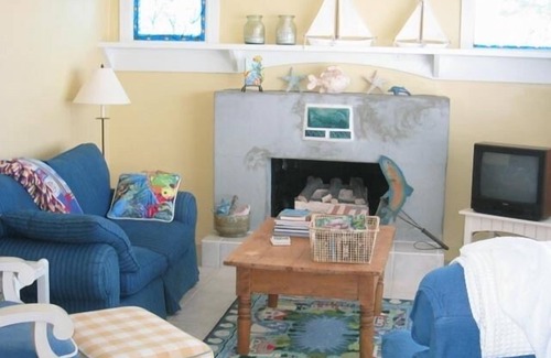 Boardwalk House | 815NA Adorable North Beach Beachfront Home