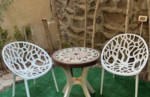Bulaq ad Dakrur Apartment | 821 · 2BR Townhouse, Bath, TV, Backyard