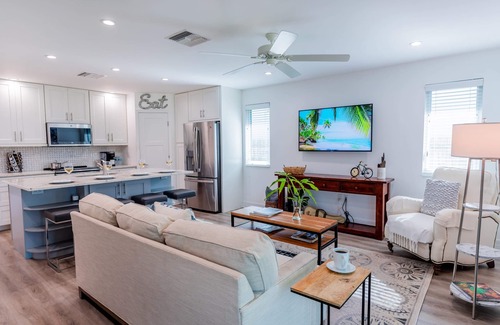 Naples Park House | 824 Twin Palms w/Spacious Screened Lanai