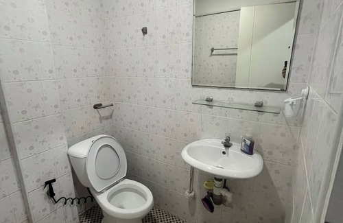 Kathu Apartment | 84 Bar & Guesthouse Room-2
