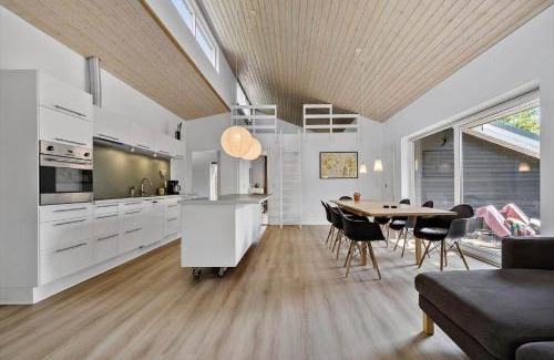 Ronde House | 84264-Ronde-Enebaervej-4