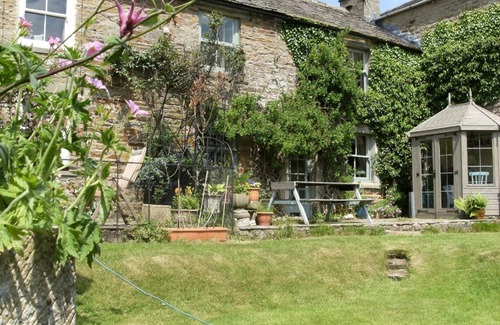 Fremington Cottage | 8430495, Intake Cottage,nCosy old cottage , open fire, amazing views.