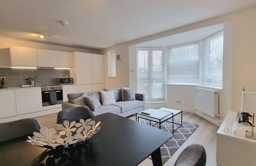 Chiswick Riverside Apartment | 86 Kew Bridge Court - 2 bedroom apartment