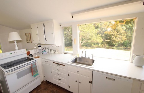 East Sandwich House | 86 Spring Hill - Private Pool, pet-friendly!