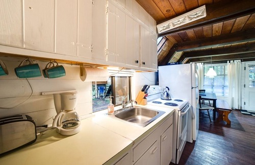 Glacier Cabin | 86sl - Rustic - Pets Ok - Bbq - Sleeps 6 3 Bedroom Home by RedAwning