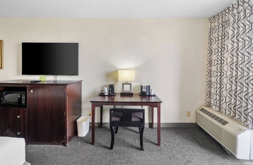 Villages of Palm Beach Lakes Hotel | 88 Palms Hotel & Event Center