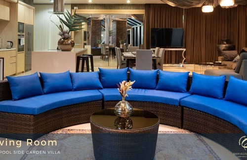 Khlong Tan Nuea Villa | 88 pool side garden villa