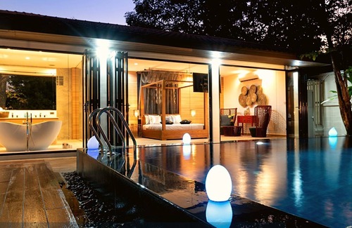 Khlong Tan Nuea Villa | 88 pool side garden villa