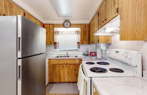 South Gate Ridge House | $89~30 night min~10 mins away from Siesta Key Beach! Heated Pool!