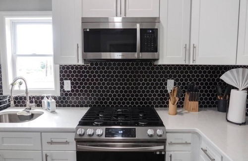 Irvington House | 8BR 4BA Home Near NYC -Sleeps 16