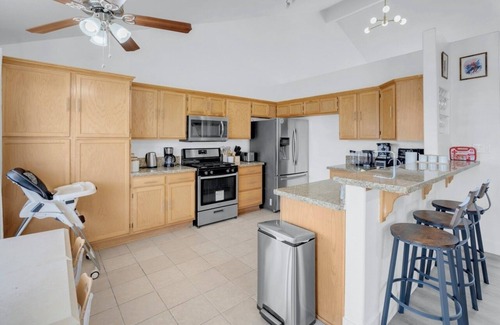North Las Vegas House | 8BR 5BA SuperHero Retreat-King Beds, BBQ, Hammock, Firepit, MiniGolf, WorkSpace