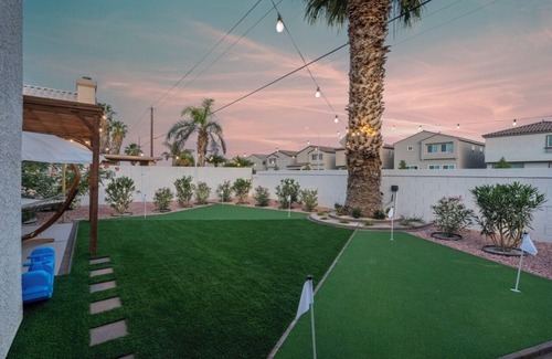 North Las Vegas House | 8BR 5BA SuperHero Retreat-King Beds, BBQ, Hammock, Firepit, MiniGolf, WorkSpace