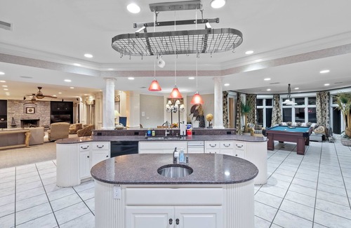 Frankfort House | 8BR 8BA Luxury Home, Olympic Sized Pool, 5 Mins to Buffalo Trace