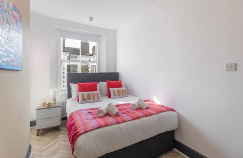 Regent's Park House | 8BR Gem in Prime Location: Perfect for Group Stays