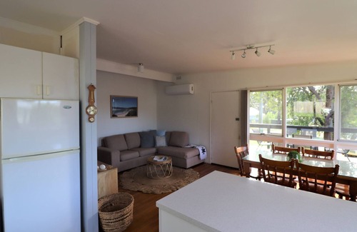 Mallacoota House | 9 Bastion Point Road