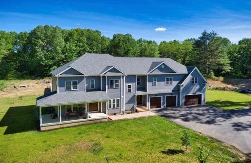 Saratoga Springs House | 9 Bedroom Saratoga Home With In-Ground Heated Pool, HotTub, Firepit, Gourmet Kitchen, Private Office Space On 10 Acres
