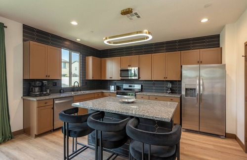 Coachella House | 9 Bedroom/Sleeps 21/Pickleball/Theater