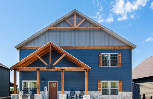 Table Rock House | 9 Bedroom w/Private Indoor Pool/hot tub/fire pit