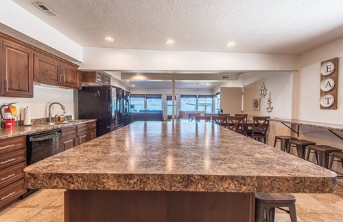 Laketown House | 9-BR Direct Beachfront: Perfect for Large Groups!