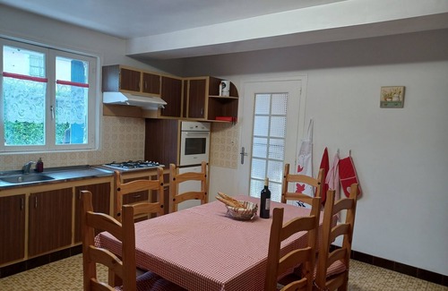 Clussais-la-Pommeraie House | 9 Guests - Pet Friendly in rural West France
