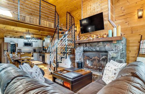 Clarkesville House | 9 Mi to Lake Burton Cabin with Deck Near Helen