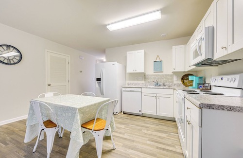 Sunset Beach House | 9 Mi to Shore: Family-Friendly Sunset Beach Home